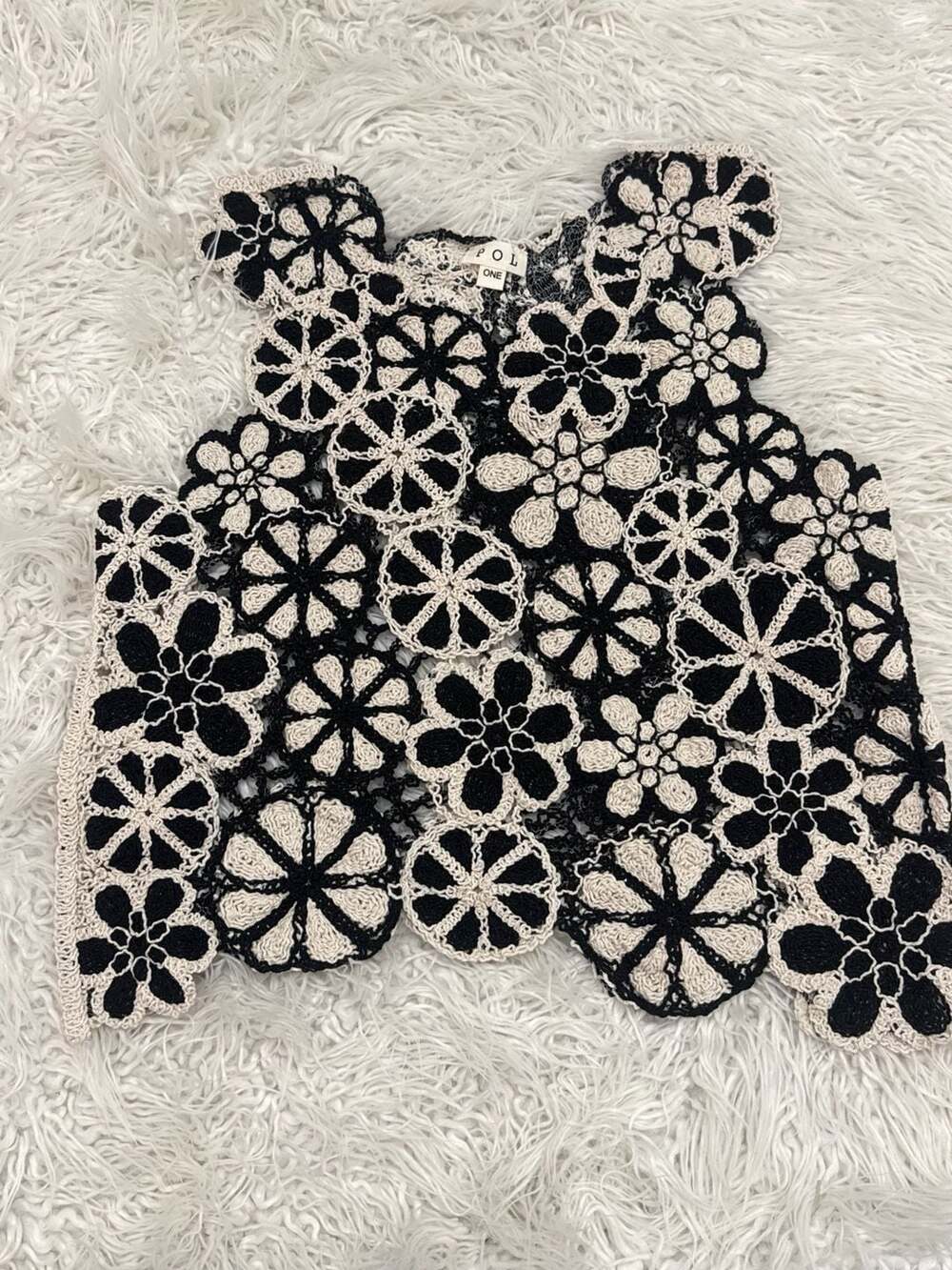POL One Size Floral Crochet Sleeveless Cropped Top Black and Cream